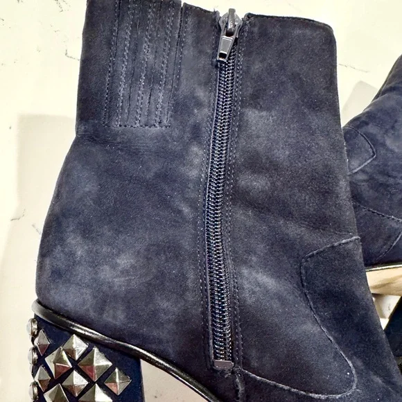 Guess Women's Blue Suede Stud Heeled Ankle Boots NWOT - Picture 9 of 12